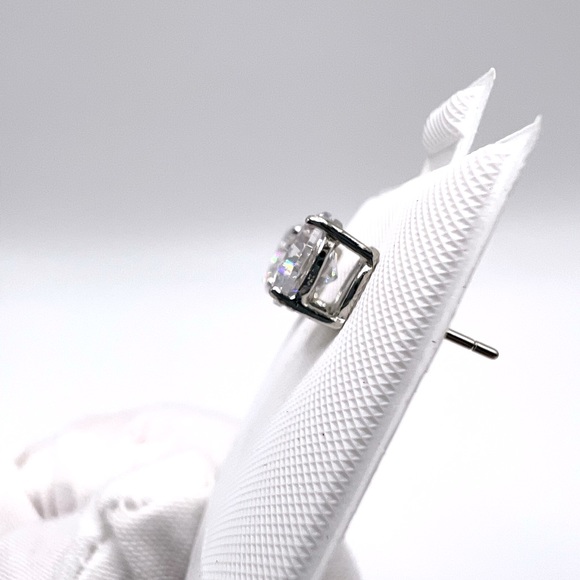 7mm Round Cz Solitaire .925 Sterling Silver Stud Earrings - Picture 6 of 16
